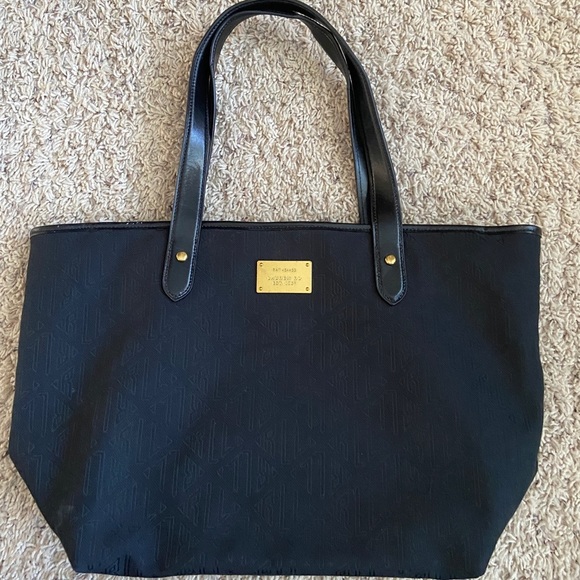 Handbags - EXQUISITE Lauren Ralph Lauren Tote with Zippered Top
